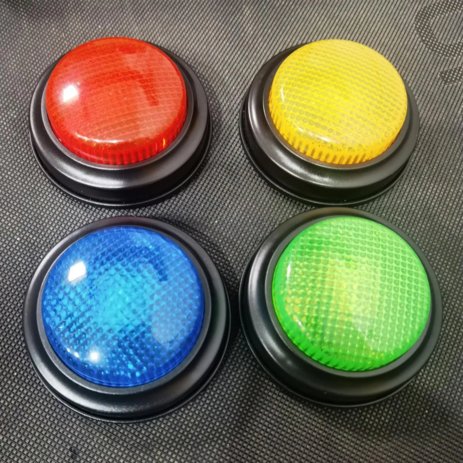 Buzzer de jeu 4 boutons à répo - Party Games Engagement avis et prix